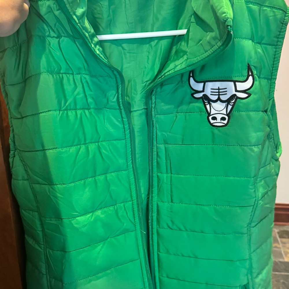 Chicago Bulls Puffer Vest men’s size large. Brand new promotional item.